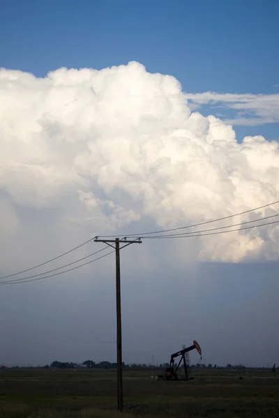 Sturm trübt Kanadas Ölsperre — Stockfoto