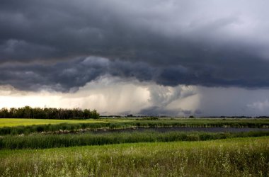 Fırtına bulutları Kanada