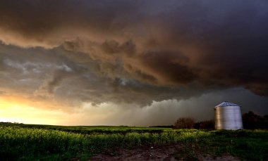 Fırtına bulutları Kanada