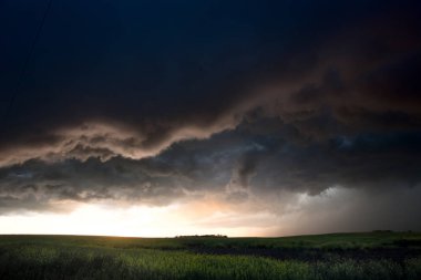 Fırtına bulutları Kanada