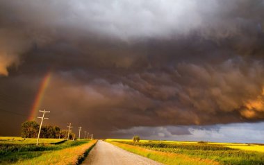 Fırtına bulutları Kanada