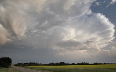 Fırtına bulutları Kanada