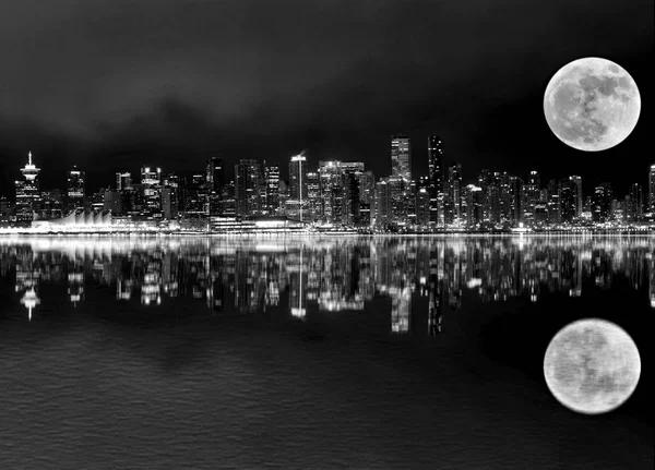 Vancouver gece dolunay — Stok fotoğraf