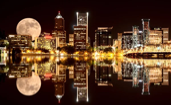 Foto de noche de Portland Oregon — Foto de Stock