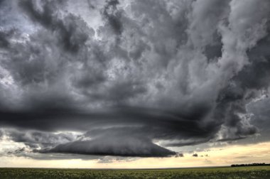 Fırtına bulutları Kanada