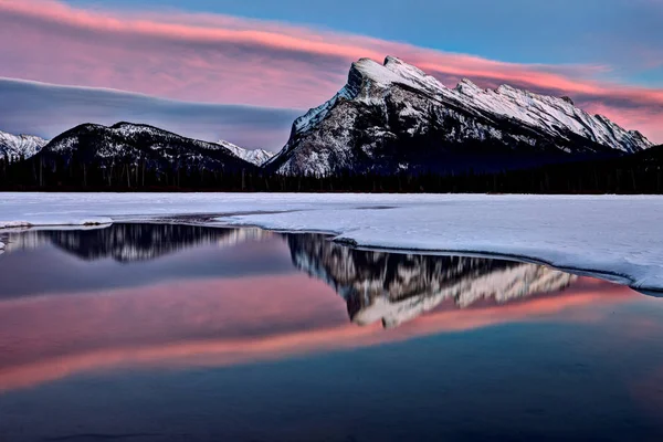 Monte Rundle Inverno — Fotografia de Stock