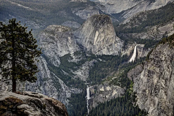 Vista de cachoeira Yosemite — Fotografia de Stock