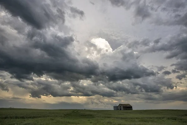 Nuvole di tempesta prateria Canada — Foto Stock