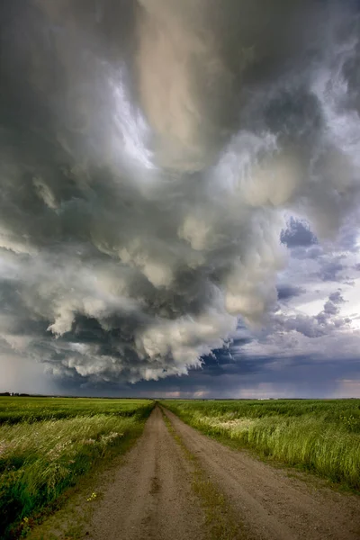 Nuvole di tempesta prateria Canada — Foto Stock