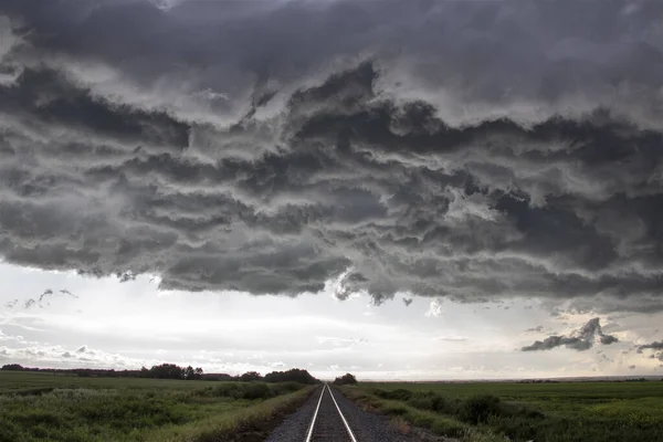 Nuvole di tempesta prateria Canada — Foto Stock