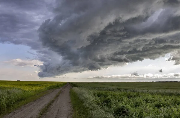 Nuvole di tempesta prateria Canada — Foto Stock