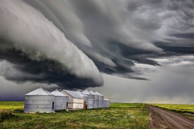 Prairie Storm Canada yaz kırsal ana yapı Saskatchewan
