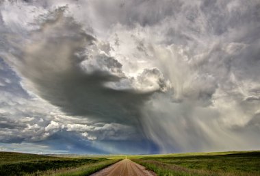 Prairie Storm Canada yaz kırsal ana yapı Saskatchewan