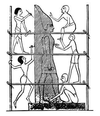 Mısır Heykeltraşlar mumya veya Sfenks, vintage çizgi çizme veya oyma illüstrasyon heykeli yapmak birçok kişi gösteriliyor.