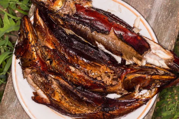 Heiß geräucherter Fisch. Räucherfleisch. Räucherfisch. Roggen Räucherfisch. — Stockfoto