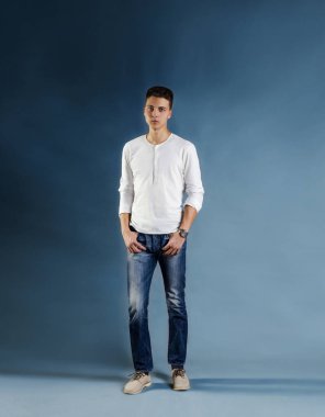 Tam büyüme genç bir adam