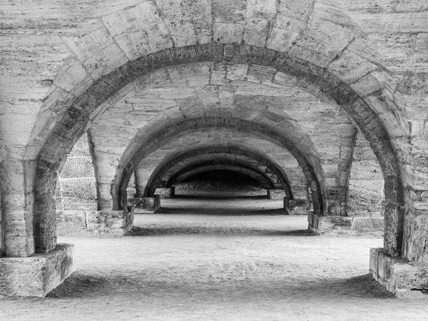 Köprünün altından, arch. St. Selo, Rusya Federasyonu.