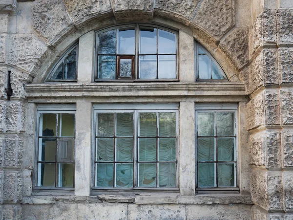 Eski vintage pencere.