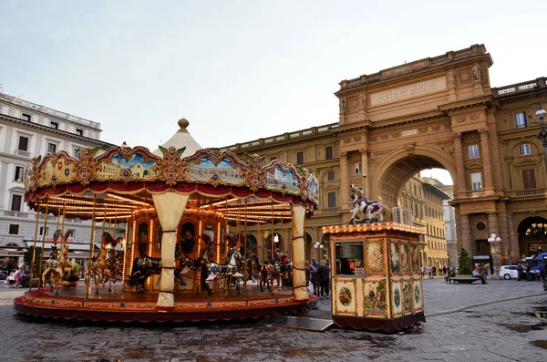 Praça Famosa Florença Com Carrossel Tradicional — Fotografia de Stock