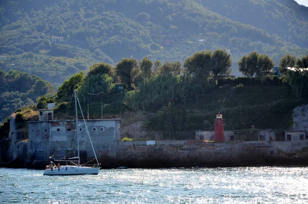 Recreation Boat Sailing Tuscan Coast — Stock Photo, Image