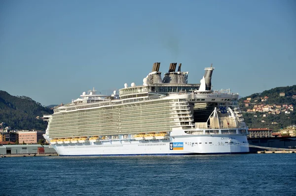 Cruise Boat Italian Coast — Stock Photo, Image