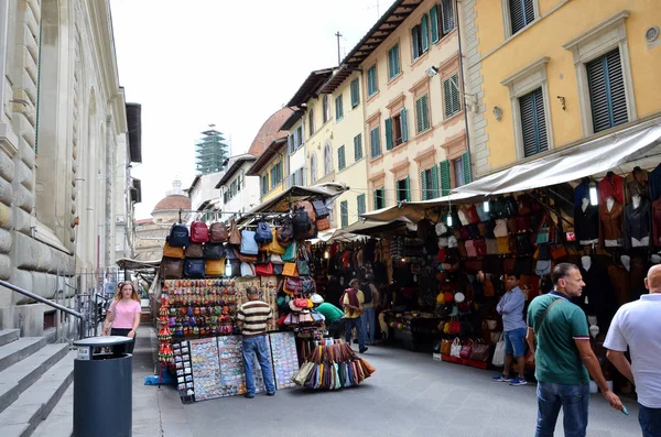 Kraampjes Met Lederwaren Straat Florence — Stockfoto