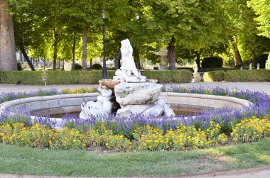 Aranjuez 'deki tarihi bir parkta çeşmeler
