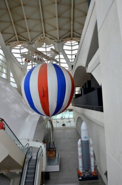 Valencia 'daki Bilim Müzesi' ndeki hava cihazlarının kopyaları.