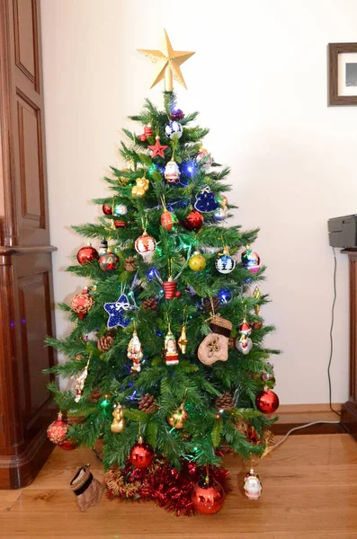 Árbol Navidad Tradicional Casa — Foto de Stock