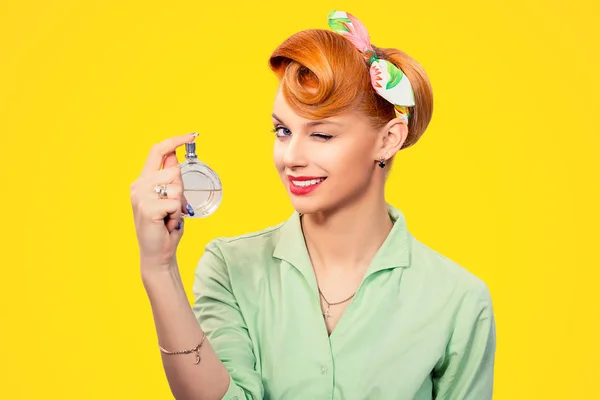 Menina com perfume. Estilo Pinup — Fotografia de Stock