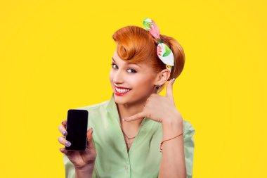 Beni ara. Telefon ile stil kız pin