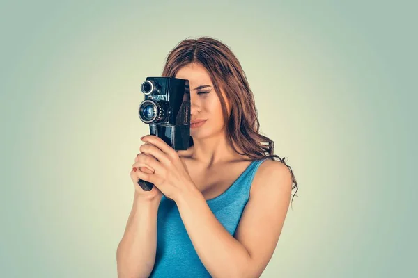 Mulher gravando, tirando fotos — Fotografia de Stock
