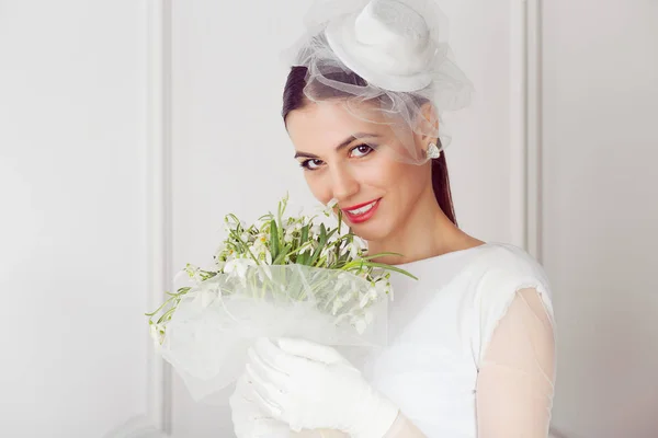 Bruid. Closeup lachende gelukkig volwassen jonge vrouw — Stockfoto