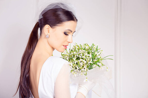 Невеста. Портрет крупным планом молодая сексуальная женщина ретро
