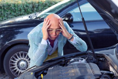 having üzmek kırık araba ile adam vurguladı