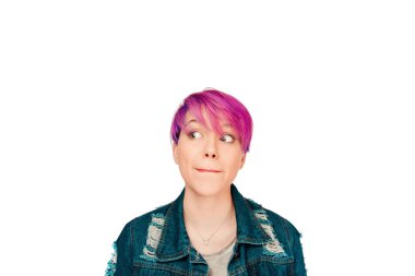 kadın modeli ile anız dudaklar, görünüyor ikindilerde bir kenara presler,