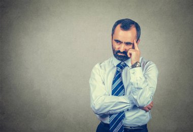 adam baktığını düşünüyorum