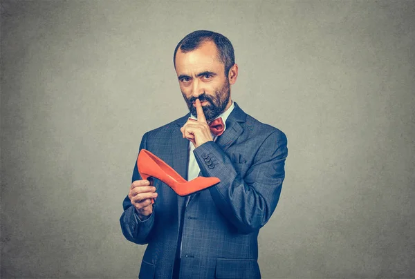 Hombre de negocios zapato propone elección sorpresa — Foto de Stock