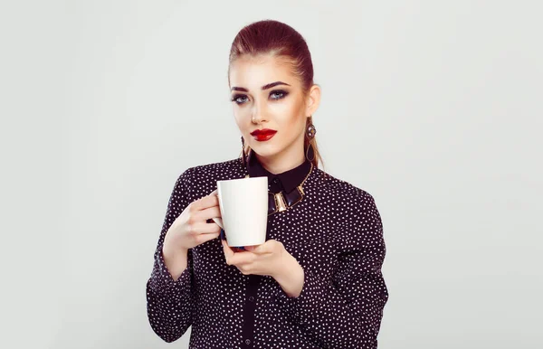 Descanso de café bebida caliente concepto de hora del té. Mujer de negocios completa —  Fotos de Stock