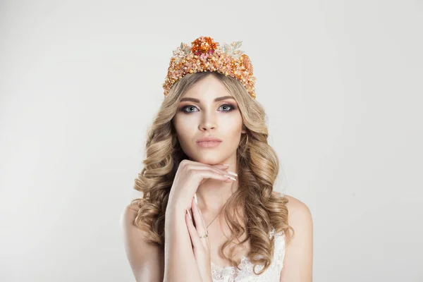 I am sexy and I know it. Beauty crowned queen girl woman miss bride thinking hand under chin looking at you camera isolated white background wall. Full makeup, silver pink crystals crown pastel colors — ストック写真