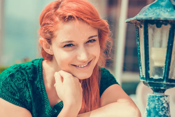 Крупним Планом Портрет Красивої Щасливої Сексуальної Усміхненої Молодої Жінки Зубної — стокове фото