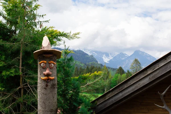 Homem Surpreso Feito Madeira Como Uma Casa Decoração Jardim Baviera — Fotografia de Stock