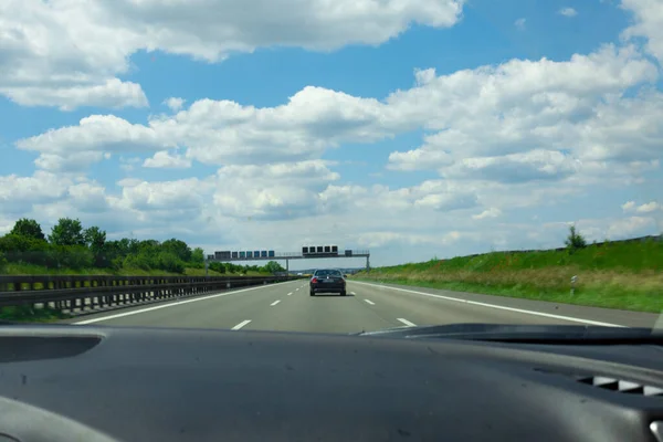 Conducir Por Una Carretera Foto Hecha Desde Coche Vista Tráfico — Foto de Stock