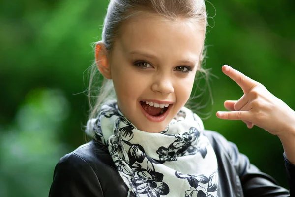 Imagen Retrato Plano Cabeza Con Niña Pelo Rubio Riendo Concepto — Foto de Stock