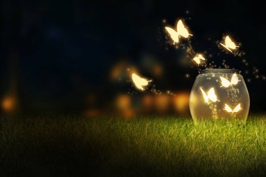 Parlayan böcek ateşböceği, bir gecede kavanozdan çıkan kelebek doğal bir arka planda izole. Sihirli gece hayal gücü. Sihirli doğa konsepti. Sanatsal tasarım raster illüstrasyon manipülasyonu