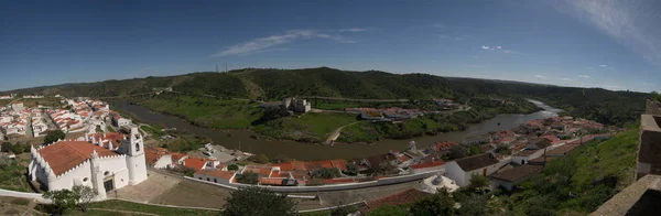 Panorama města Mertola z hradu — Stock fotografie