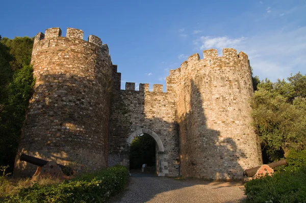 Vila Vicosa castelo portão e cânones — Fotografia de Stock