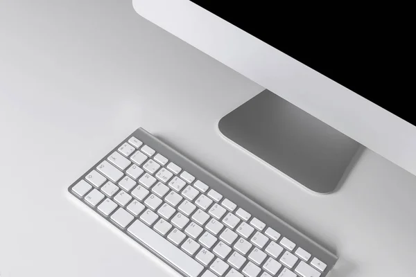 Local de trabalho com computador e teclado sem fio no fundo branco — Fotografia de Stock