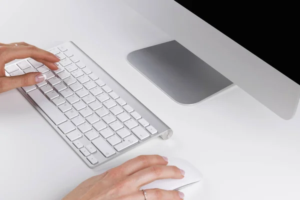 Close up of businesswoman hand using computer with wireless mouse and keyboard — Stock Photo, Image