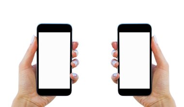 Akıllı telefon ile izole beyaz perde tutan eller güzel kadın. Kopya alanı ile iş yeri. Metin için boş yer. Sahte için ekran kadar izole. Sağ ve sol el
